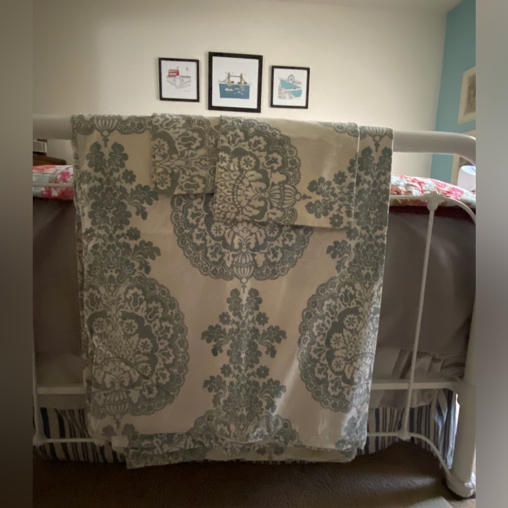 Pottery Barn Cotton King Duvet And Shams.